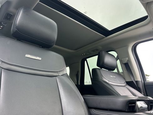 Used 2025 Ford Expedition Max Platinum AWD/4WD image 17