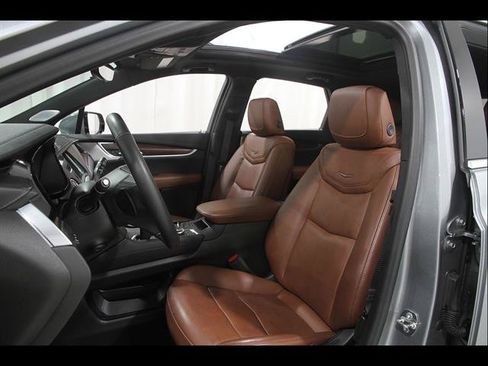 Used 2025 Cadillac XT5 Premium Luxury w/ Technology Package AWD/4WD image 5