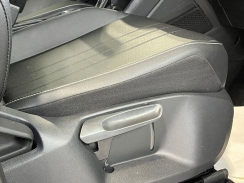 Used 2023 Volkswagen Tiguan SE R-Line image 12