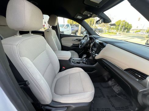 Used 2022 Chevrolet Traverse LS image 27