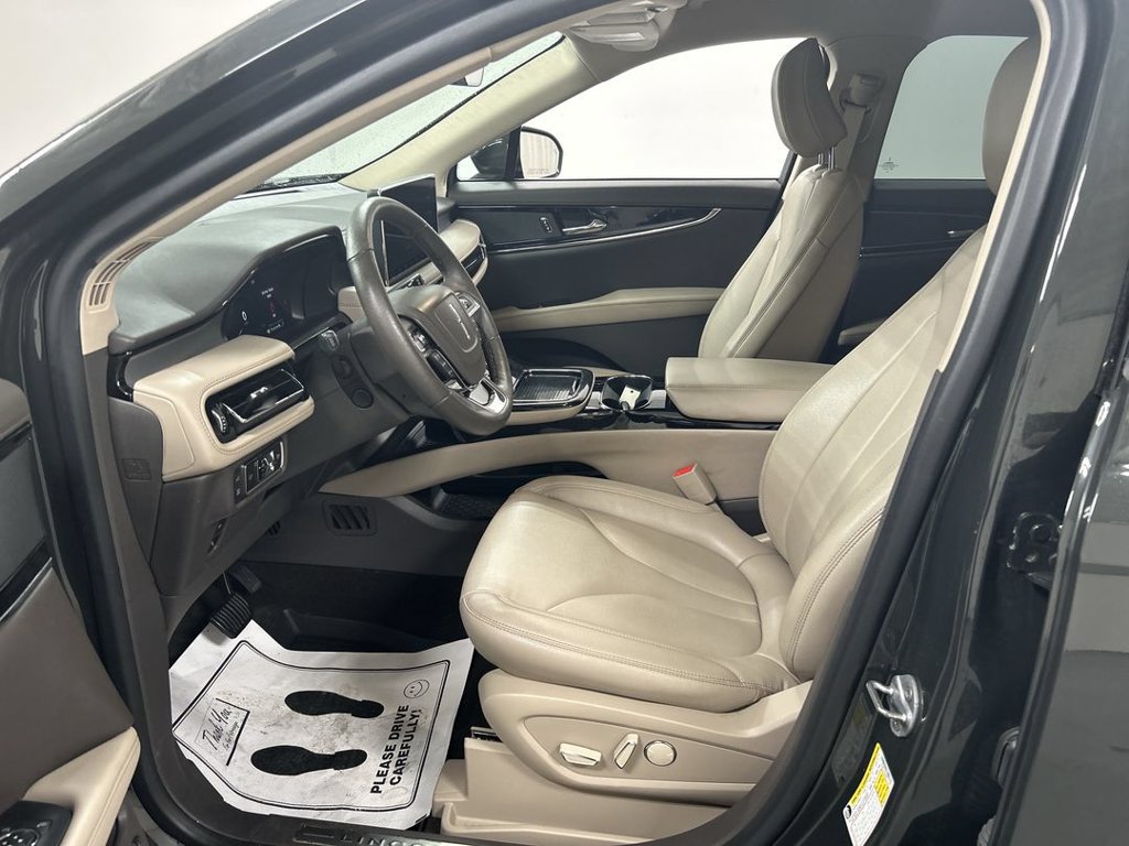 Used 2022 Lincoln Nautilus AWD w/ Premium Package image 9