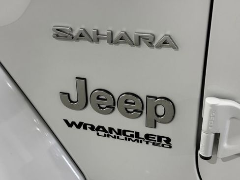 Used 2020 Jeep Wrangler Unlimited Sahara w/ Dual Top Group AWD/4WD image 31