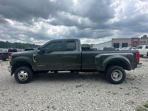 Used 2017 Ford F350 XL w/ Power Equipment Group AWD/4WD image 4