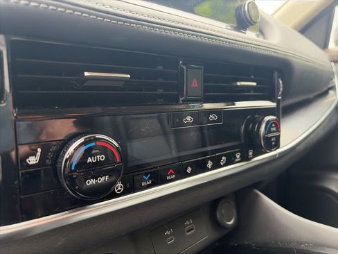 Used 2021 Nissan Rogue SL w/ Premium Package image 17