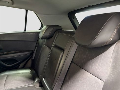 Used 2018 Chevrolet Trax LT w/ LT Convenience Package image 22