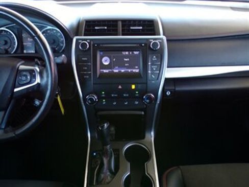 Used 2016 Toyota Camry SE FWD image 34