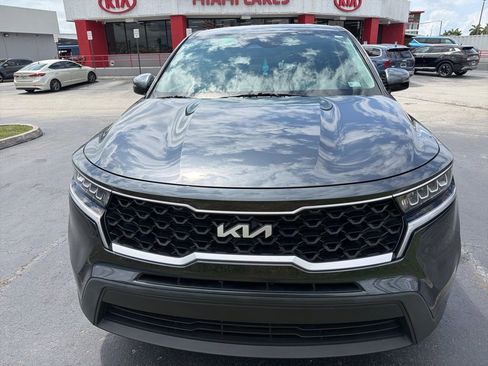 Used 2023 Kia Sorento LX FWD image 2