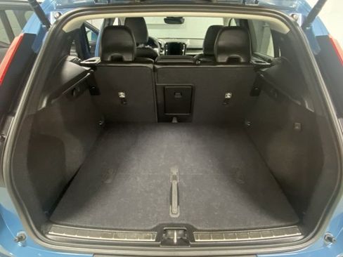 Used 2025 Volvo XC40 B5 Plus image 9