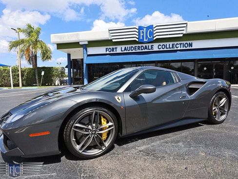 Used 2017 Ferrari 488 Spider RWD image 5