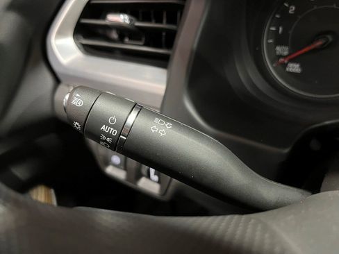 Certified 2023 GMC Acadia SLE w/ Driver Convenience Package image 29