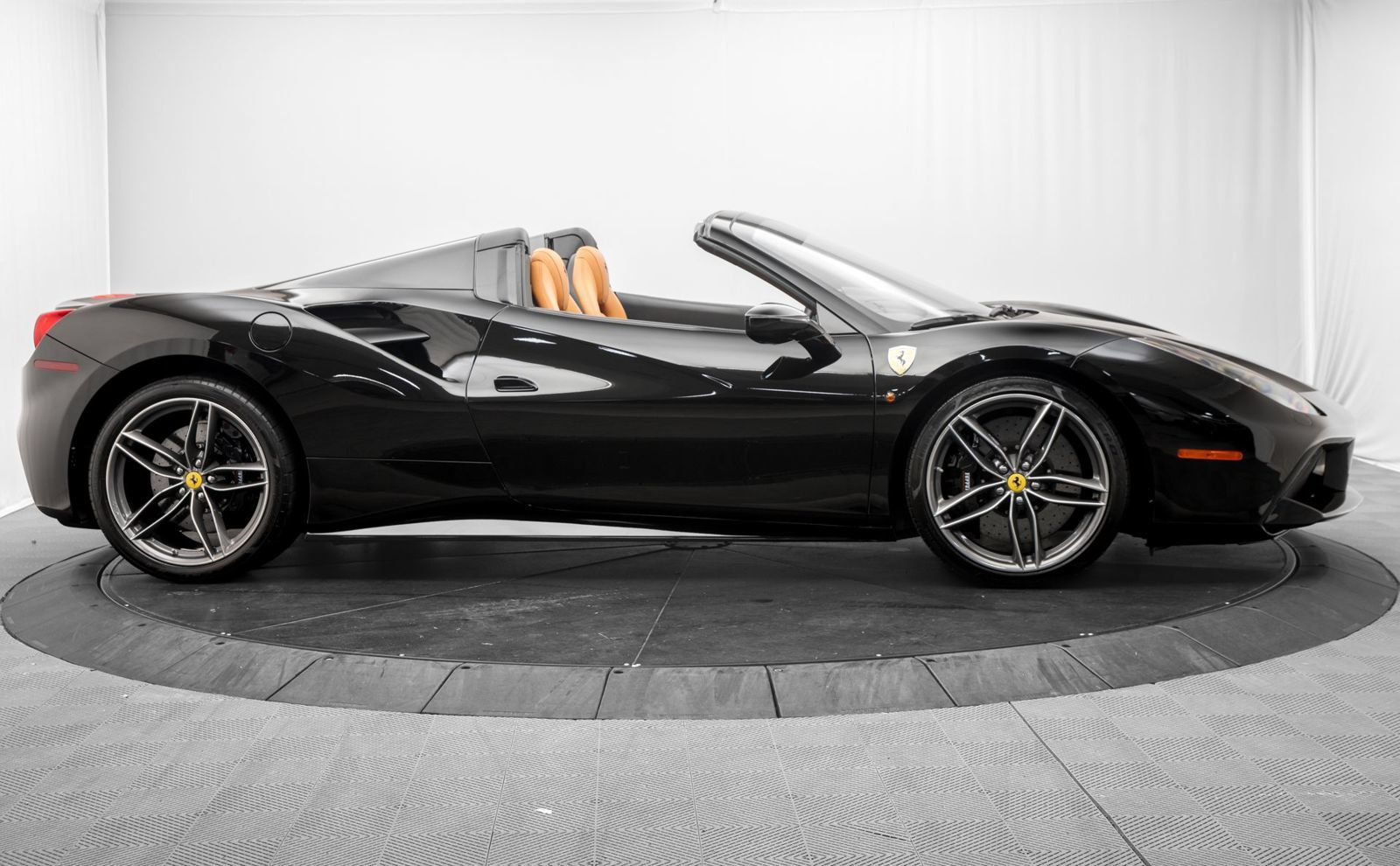 Used 2017 Ferrari 488 Spider RWD image 8