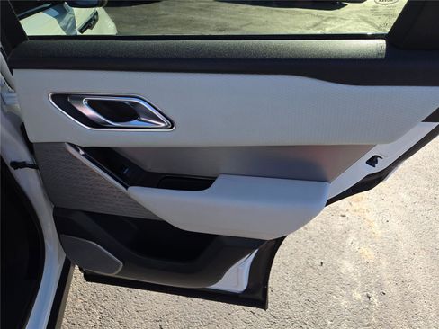 Used 2021 Land Rover Range Rover Velar R-Dynamic S image 9