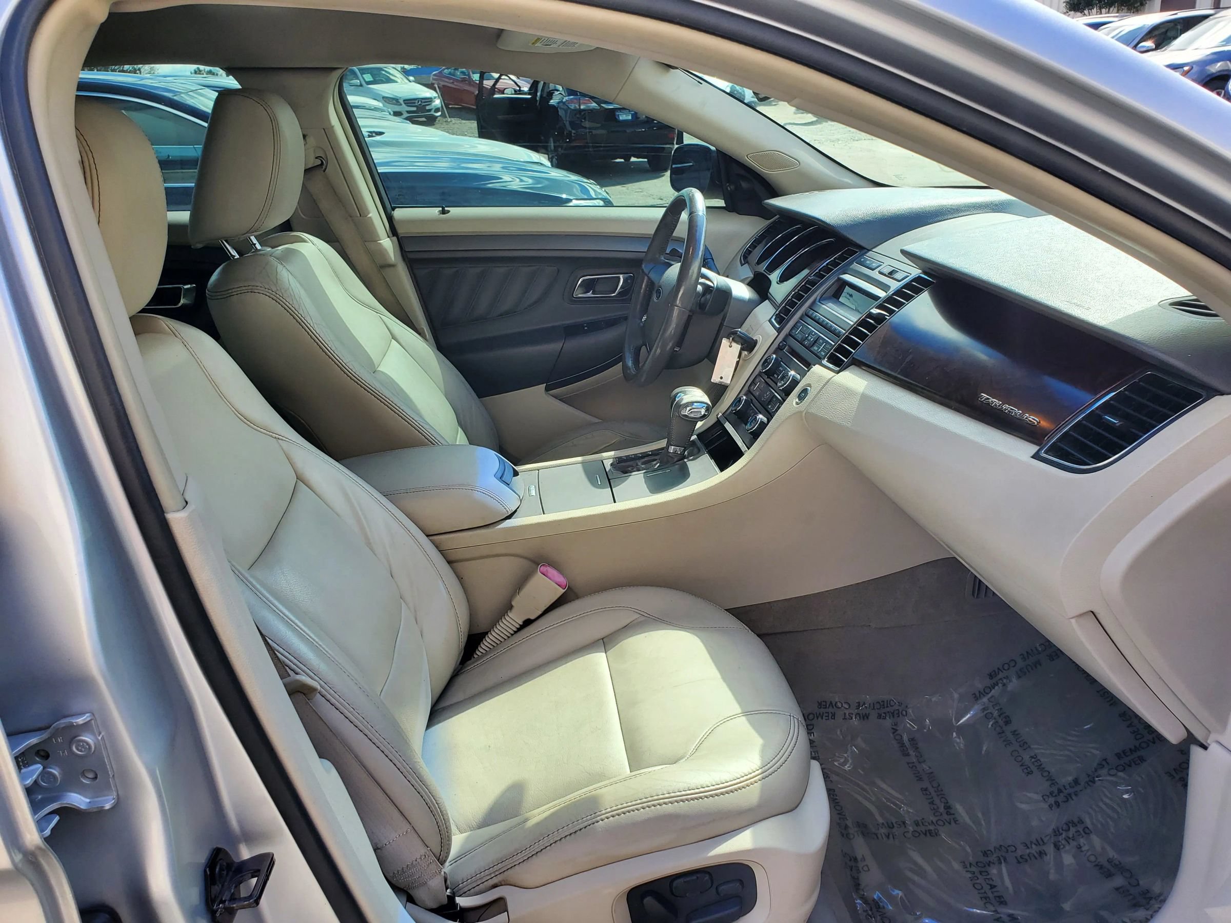 Used 2010 Ford Taurus SEL FWD image 19