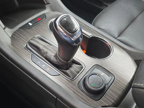 Used 2018 GMC Acadia SLT image 26