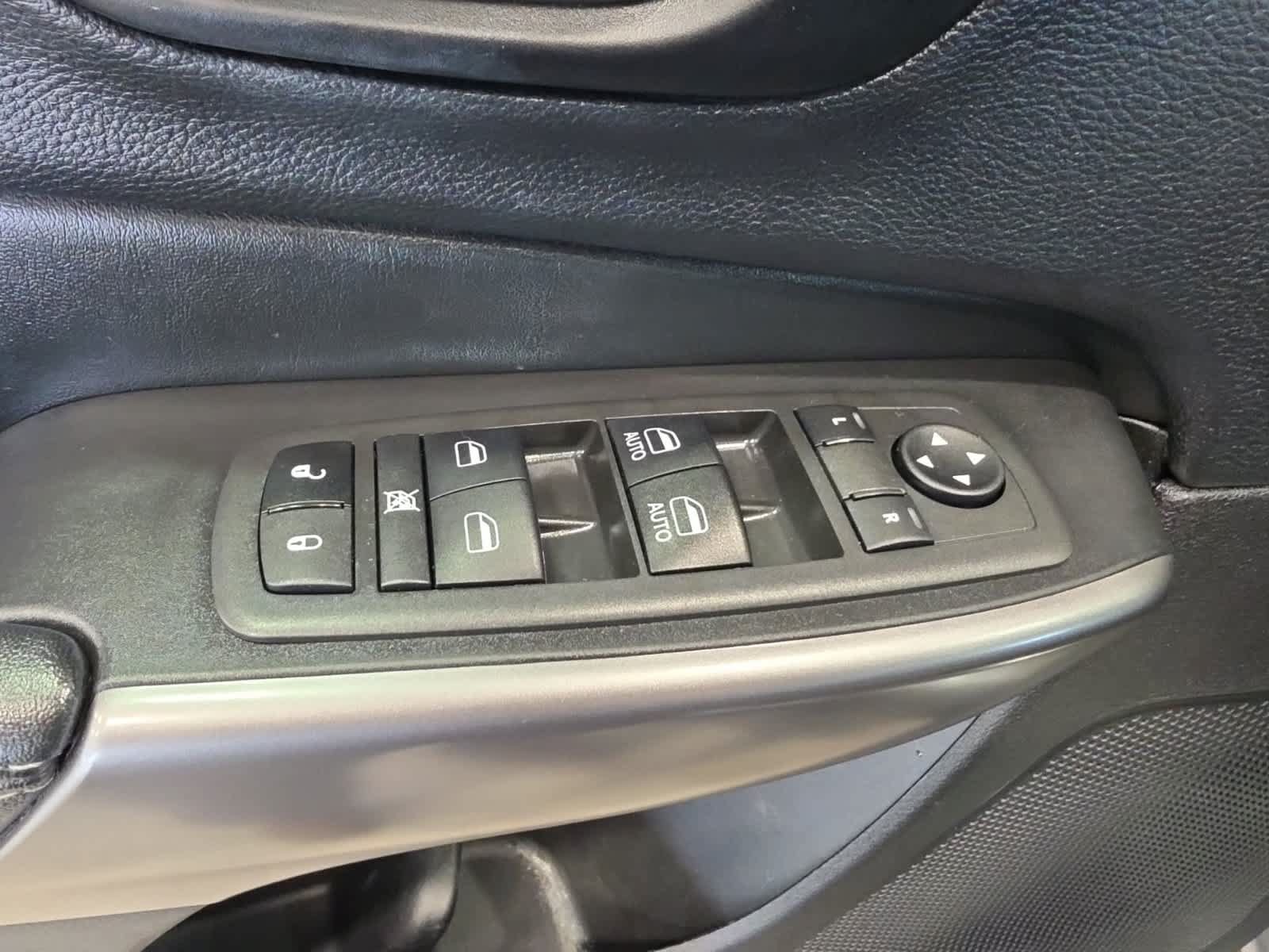 Used 2021 Jeep Cherokee Limited w/ Trailer Tow Group AWD/4WD image 19