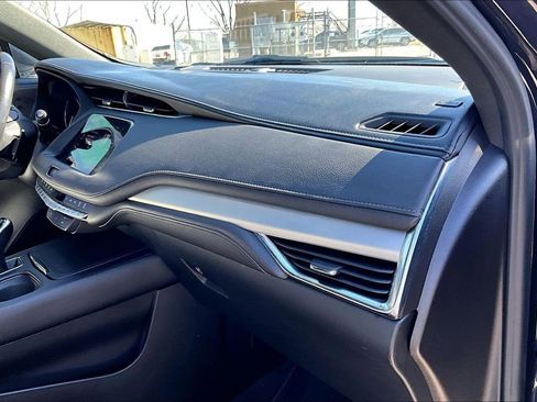 Used 2023 Cadillac XT4 Premium Luxury FWD image 21