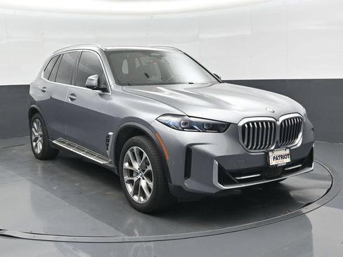 Used 2025 BMW X5 xDrive40i AWD/4WD image 1