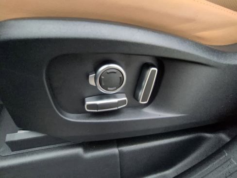 New 2026 Land Rover Defender 130 X-Dynamic SE image 17