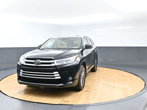Used 2019 Toyota Highlander XLE AWD/4WD image 5