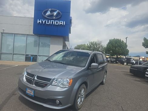 Used 2019 Dodge Grand Caravan SXT FWD image 1