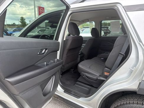 Used 2024 Nissan Pathfinder SV FWD image 22