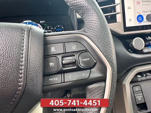 Used 2025 Toyota Tundra Limited AWD/4WD image 23