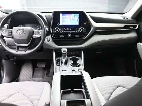 Used 2023 Toyota Highlander LE image 9