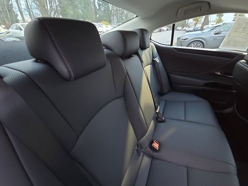 Certified 2024 Lexus ES 350 w/ Premium Package image 18