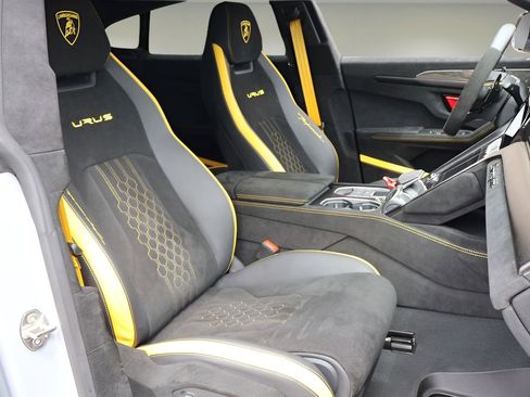 Used 2024 Lamborghini Urus Performante AWD/4WD image 16
