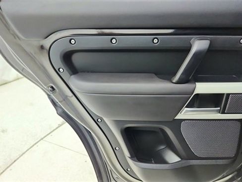 Used 2024 Land Rover Defender 110 S image 30