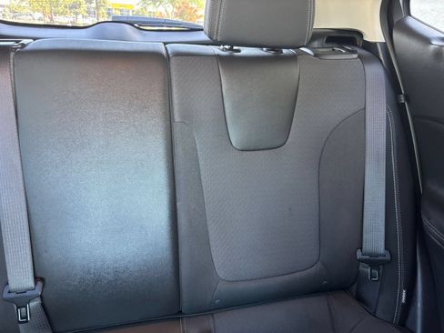Used 2025 Buick Encore GX Preferred AWD/4WD image 36