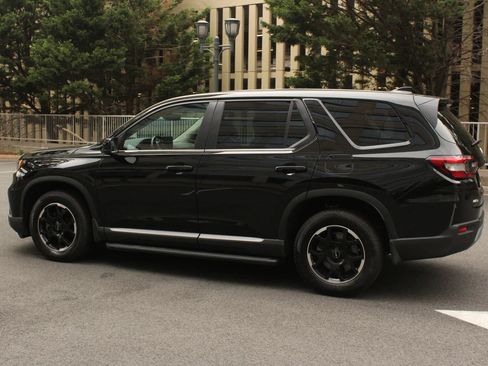 Used 2025 Honda Pilot EX-L image 9