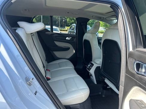 Used 2024 Volvo XC40 B5 Plus w/ Protection Package Premier AWD/4WD image 18