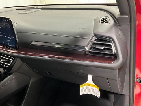 Used 2025 Chevrolet Traverse Z71 w/ Enhanced Driving Package AWD/4WD image 16