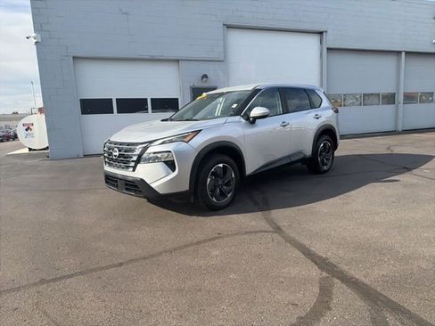 Used 2025 Nissan Rogue SV AWD/4WD image 18