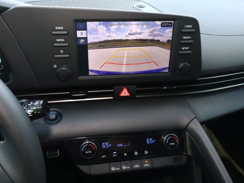 Certified 2025 Hyundai Elantra Sport image 26