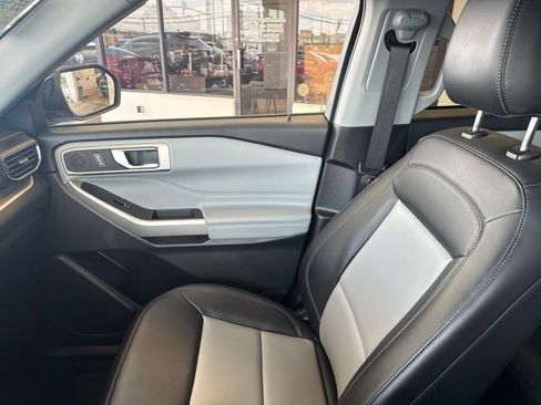 Used 2023 Ford Explorer XLT w/ Equipment Group 202A AWD/4WD image 26