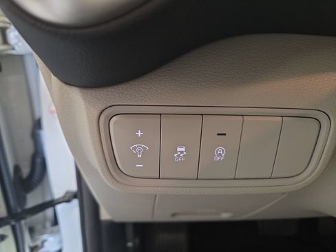 Used 2025 Kia Soul LX w/ LX Technology Package FWD image 21