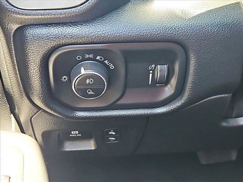 Used 2021 RAM 1500 Big Horn RWD image 17