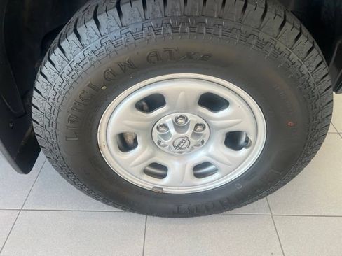 Used 2022 Nissan Frontier S w/ Technology Package AWD/4WD image 12