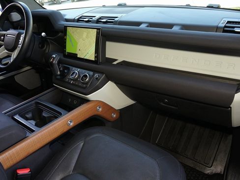 Used 2023 Land Rover Defender 130 X-Dynamic SE image 11