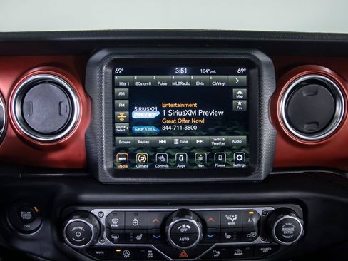 Used 2023 Jeep Wrangler Unlimited Rubicon AWD/4WD image 27