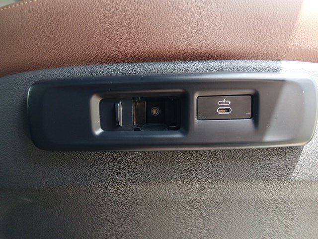 Used 2022 BMW X5 sDrive40i w/ Luxury Seating Package RWD image 15