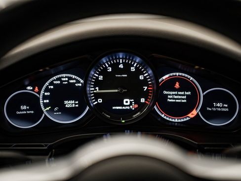 Certified 2022 Porsche Cayenne E-Hybrid w/ Premium Package image 36