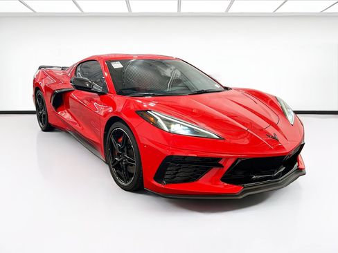 Used 2021 Chevrolet Corvette Stingray Coupe w/ Z51 Performance Package RWD image 3
