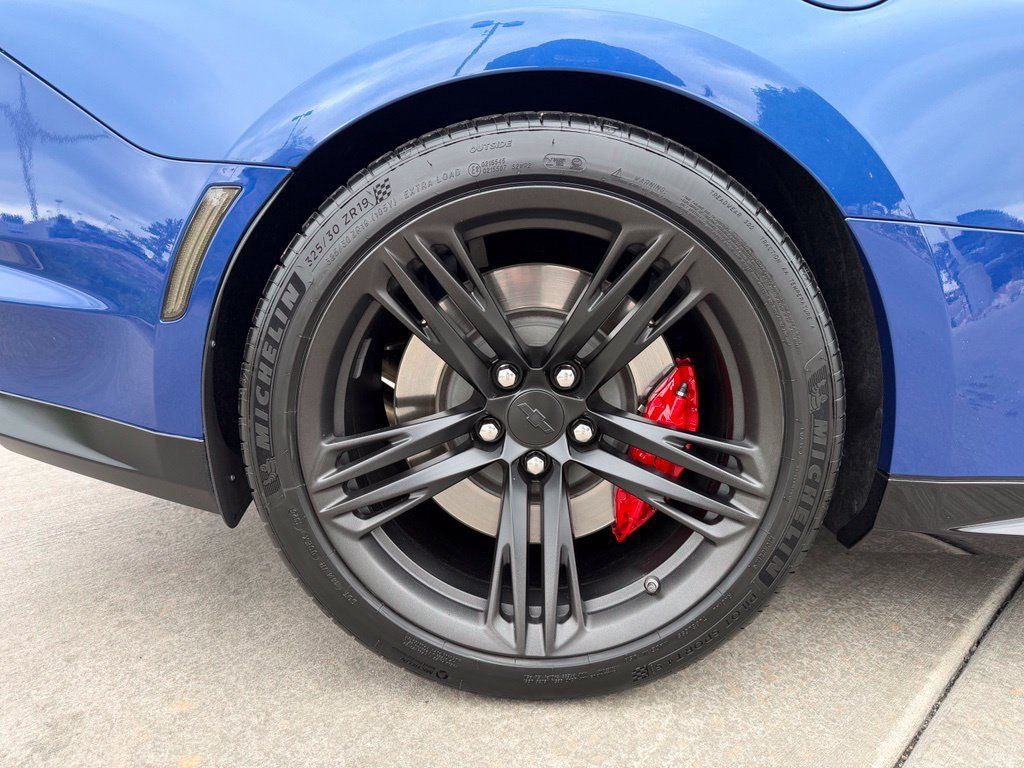 Used 2019 Chevrolet Camaro ZL1 RWD image 29