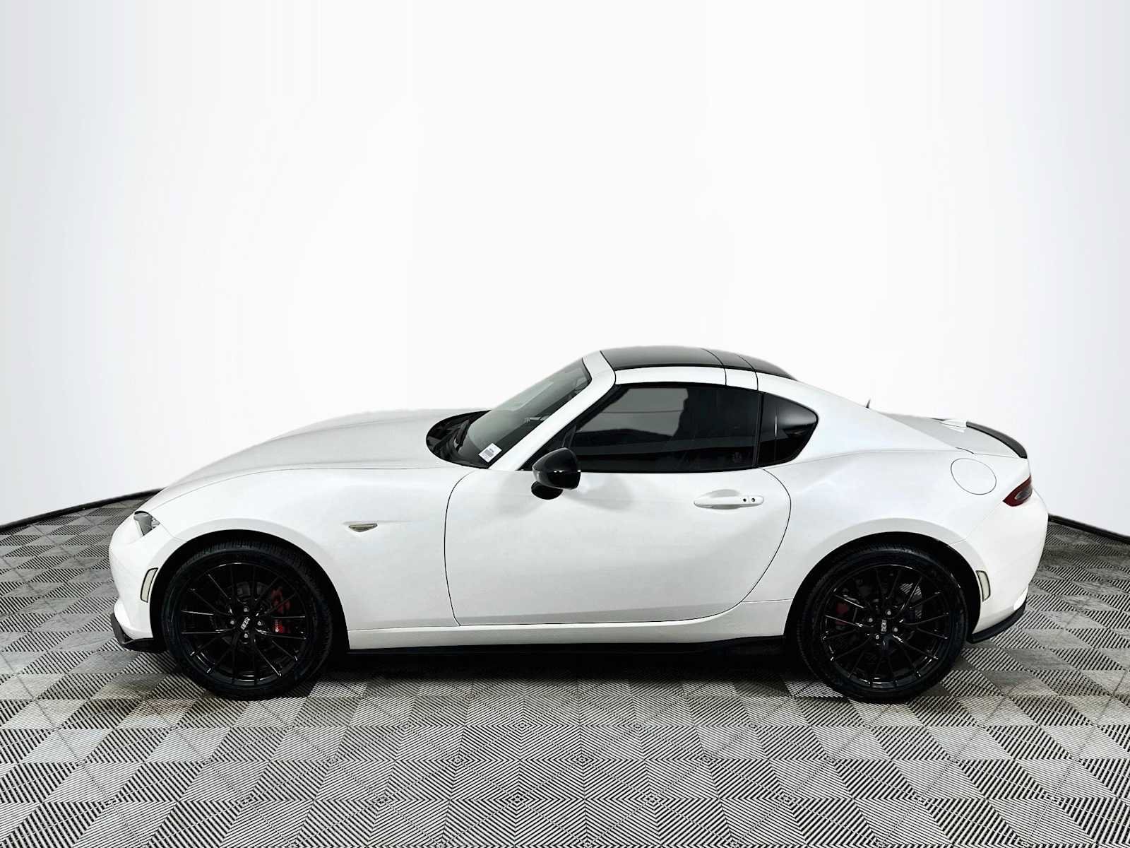 Used 2023 MAZDA MX-5 Miata Club RWD image 4