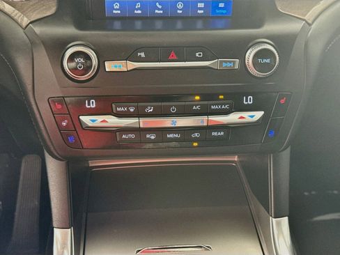 Used 2020 Ford Explorer Platinum w/ Premium Technology Package AWD/4WD image 20