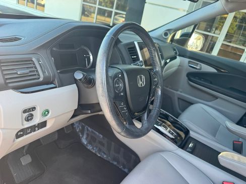 Used 2017 Honda Pilot Elite image 28