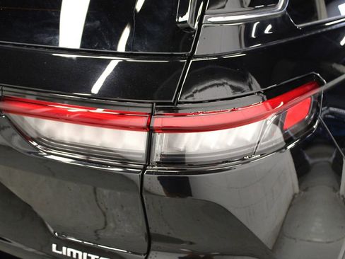 New 2025 Jeep Grand Cherokee Limited w/ Luxury Tech Group II image 42